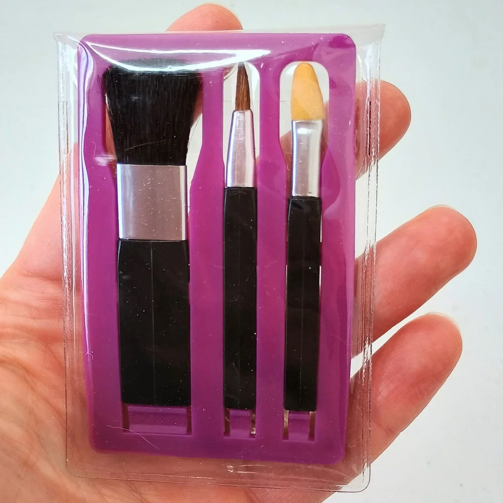 NOS 1991 Avon Brush Kit Makeup Applicators Brushes 3 Count